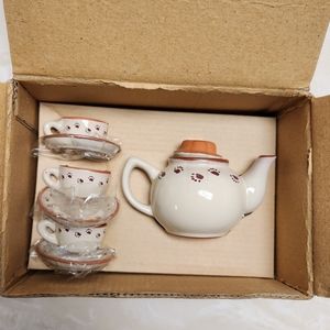 Boyd’s bears Caitlin’s mini tea set